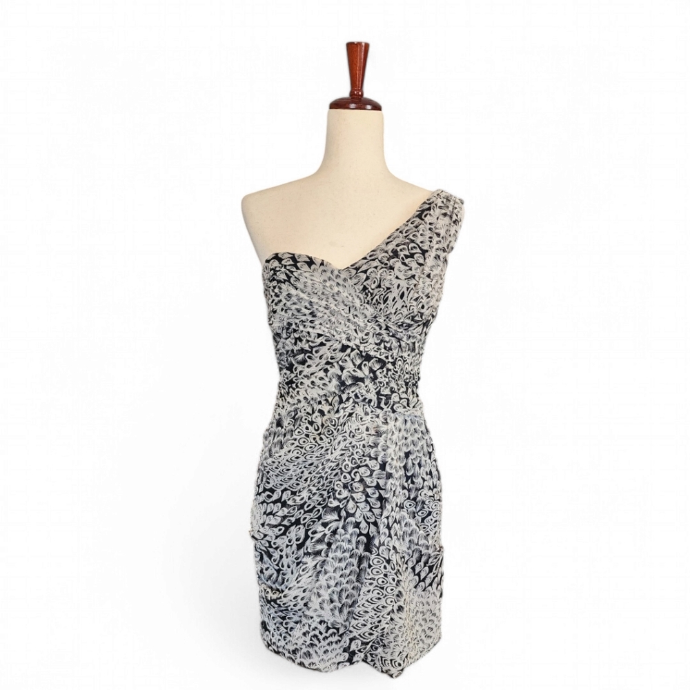 Maxandcleo Elegant Black and cream One-Shoulder Dress, size 4